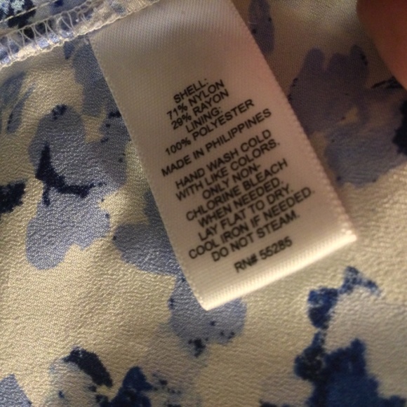 Adorable Express size small women’s top w/ layer of blue lace on top of shirt - Picture 8 of 9